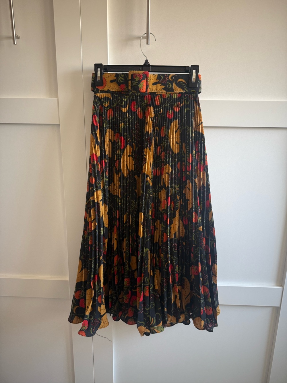 Vintage 1970s Black accordion pleat Skirt with Gold/Red Floral Print & belt